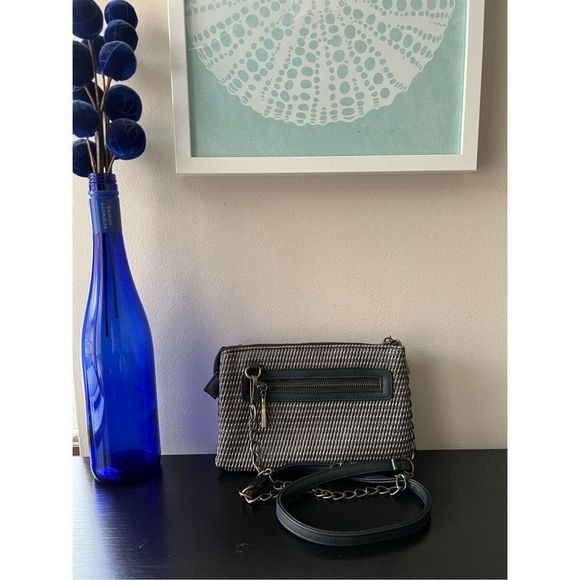 Sondra Roberts 2 crossbody - Picture 1 of 12